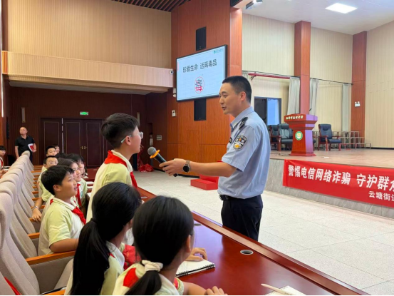杉树巷社区联合云塘派出所开展禁毒反诈宣讲进校园活动