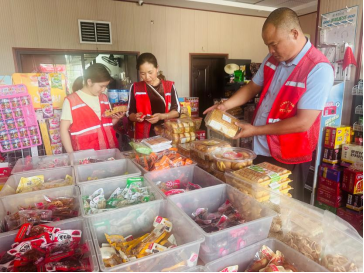 棋盘村：开展商铺食品安全专项检查 守护群众舌尖上的安全