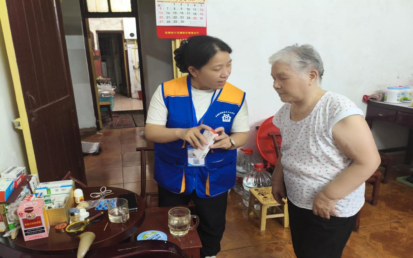 雨湖路街道社区卫生服务中心：党建领航守初心 精护银发用药安