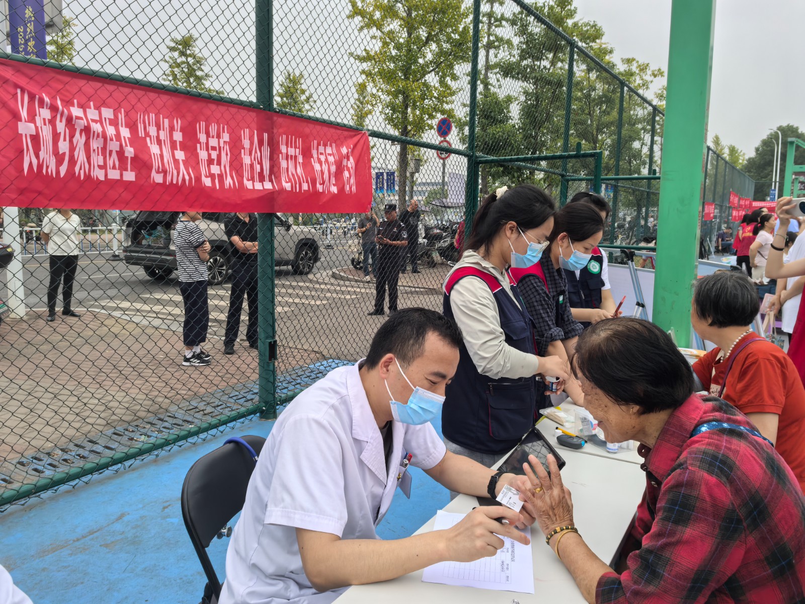 雨湖区中医医院（长城乡卫生院）：家庭医生进社区 慈善温情暖人心