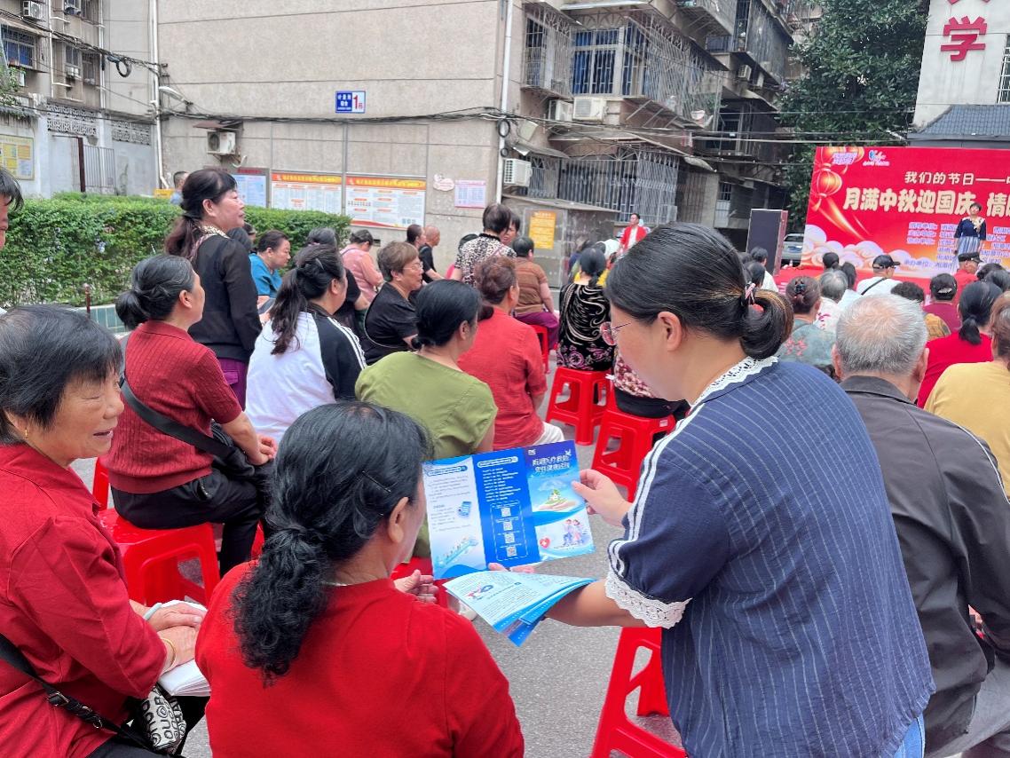 熙春路社区开展2027年度城乡居民医保参保缴费宣传活动