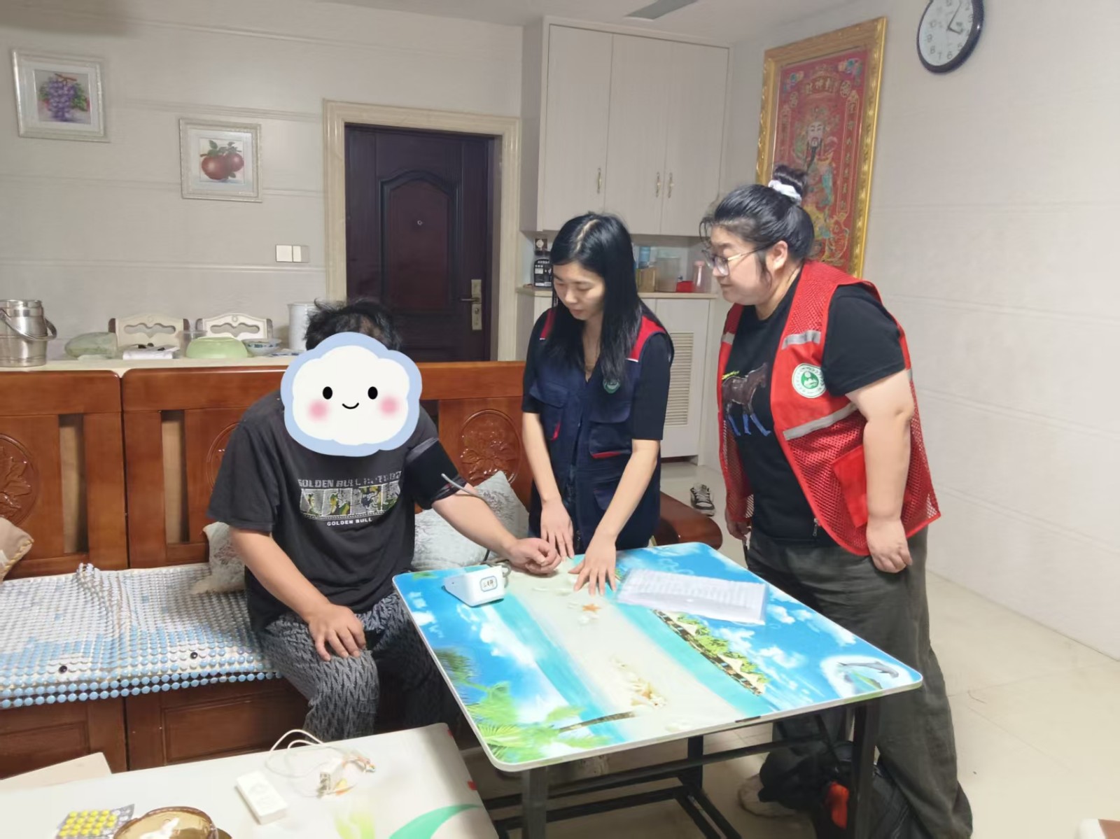 三义井社区联合城正街街道社区卫生服务中心开展家庭医生走访慰问残疾人活动