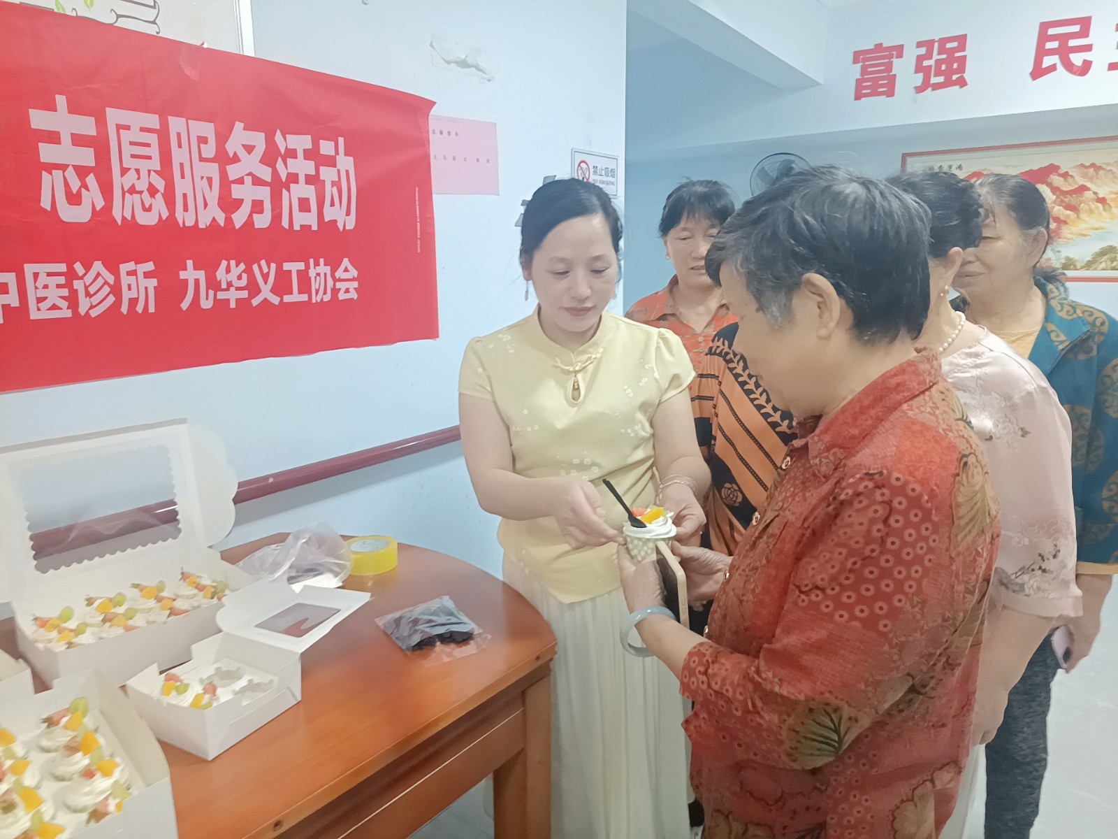 九华义工协会：中秋主题关爱活动走进老年日间照料中心