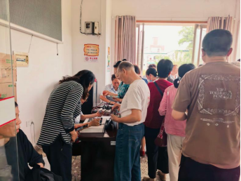 家门口换社保卡！繁城社区党群服务中心便民服务暖民心