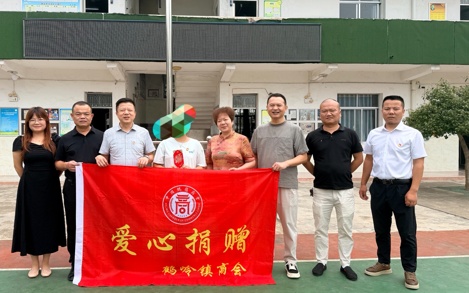 鹤岭镇：金秋助学暖人心 爱心商会助成长