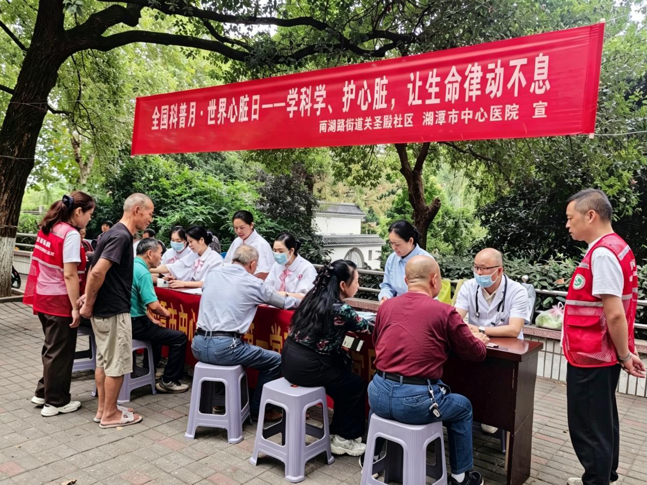 关圣殿社区开展“学科学、护心脏”老年义诊科普活动