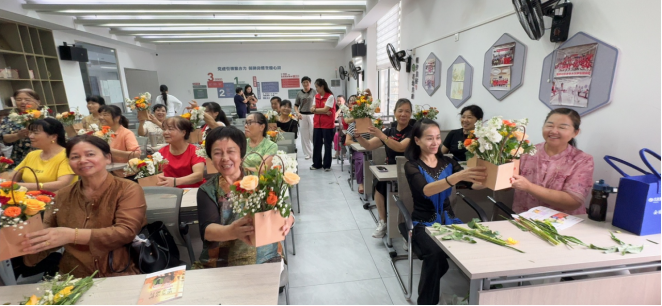 高岭社区：巧手花艺润民心 反诈护老守平安