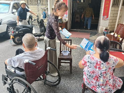 唐兴寺社区开展2027年度城乡居民医保政策宣传活动