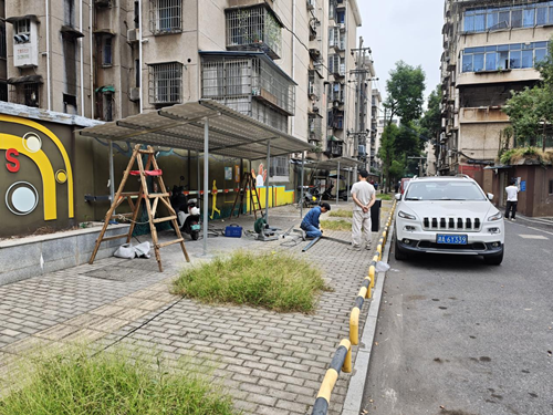 富民城社区：党建引领解民忧 “充电棚+充电桩”同步落地暖民心