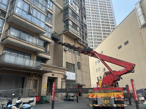 宝庆路社区：排查整治高空隐患 守护居民头顶安全