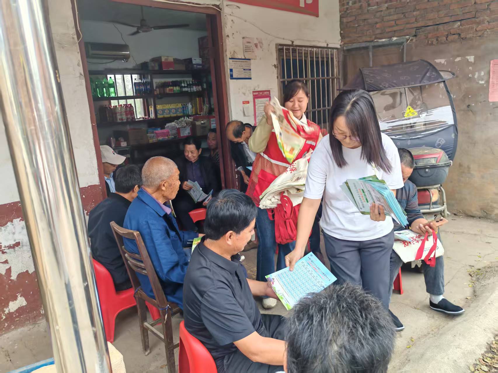 塔岭村扎实开展社保惠民服务活动