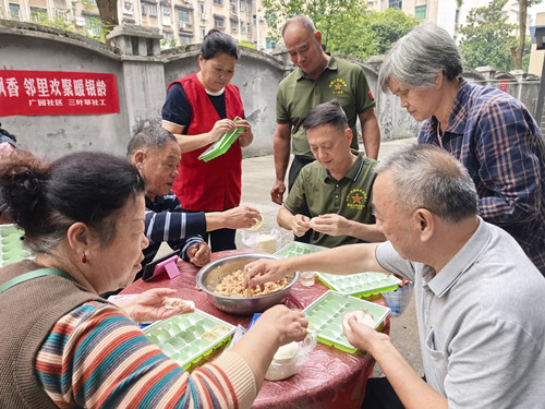 广园社区开展“九九重阳饺飘香 邻里欢 聚暖银龄”便民公益主题活动