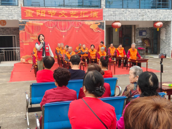 万新社区：情暖金秋度重阳，敬老暖心传美德
