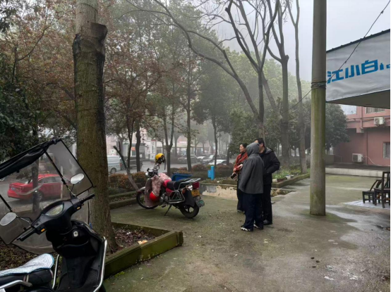 雪园社区：人大助力民生微实事 充电棚筑就邻里幸福阵地