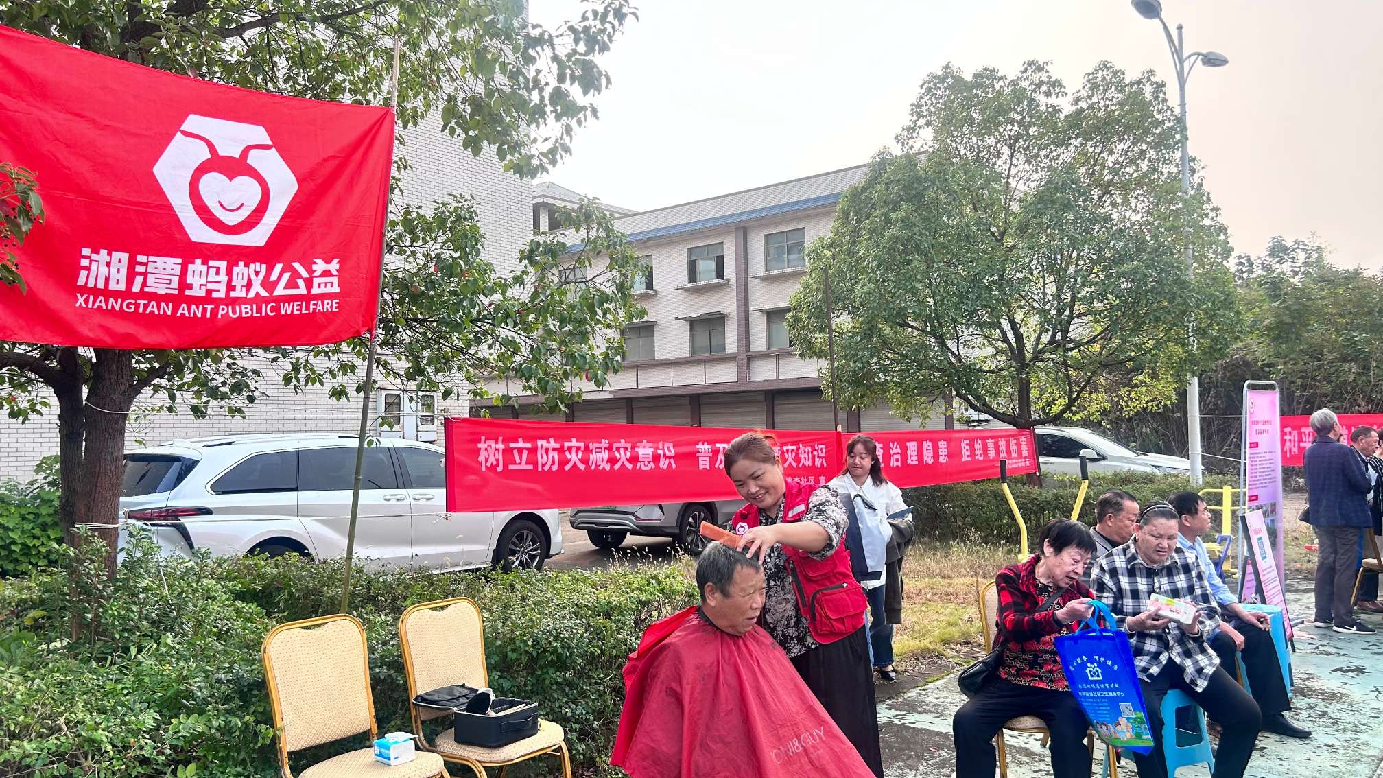 桃李社区开展重阳节主题便民服务活动